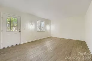 6104 Bridlewood Ln, Charlotte, NC 28215 - Photo 7