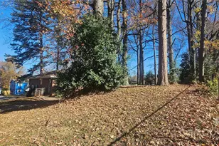 553 Derrydowne Dr, Charlotte, NC 28213 - Photo 3