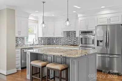 492 14th Avenue NE, Hickory, NC 28601 - Photo 3