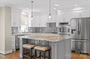 492 14th Ave NE, Hickory, NC 28601 - Photo 3