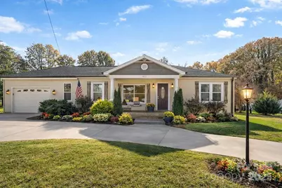 492 14th Avenue NE, Hickory, NC 28601 - Photo 1