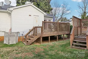 6042 Crape Myrtle Ln, Charlotte, NC 28216 - Photo 5