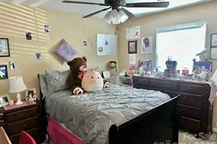 6042 Crape Myrtle Ln, Charlotte, NC 28216 - Photo 5