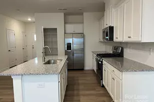 8104 Ramsburg Dr, Charlotte, NC 28269 - Photo 3