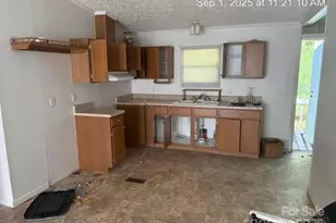 566 Plemmons Pl, Marion, NC 28752 - Photo 5