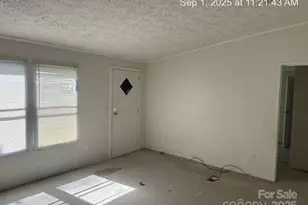 566 Plemmons Pl, Marion, NC 28752 - Photo 3