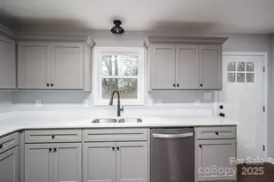 519 N State St, Lincolnton, NC 28092 - Photo 11