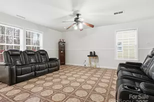 3047 Meadow Knoll Dr, Charlotte, NC 28269 - Photo 9