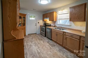 175 Blue Ridge St, Marion, NC 28752 - Photo 5