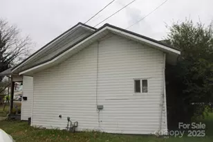 122 Dillashaw Dr, Forest City, NC 28043 - Photo 7