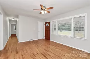 8911 Reames Rd, Charlotte, NC 28216 - Photo 7