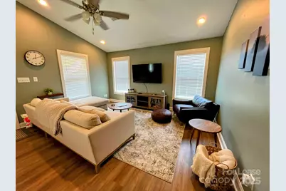 528 S Shamrock Avenue, Landrum, SC 29356 - Photo 3