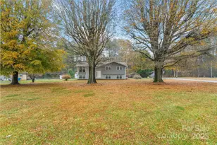 2210 24th St Cir NE, Hickory, NC 28601 - Photo 3