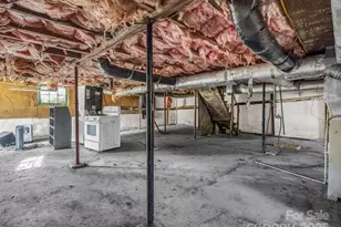 541 Broadway St, Hendersonville, NC 28739 - Photo 35