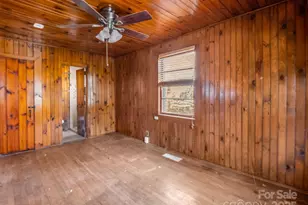 541 Broadway St, Hendersonville, NC 28739 - Photo 25