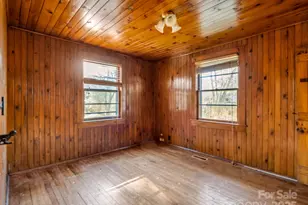 541 Broadway St, Hendersonville, NC 28739 - Photo 29