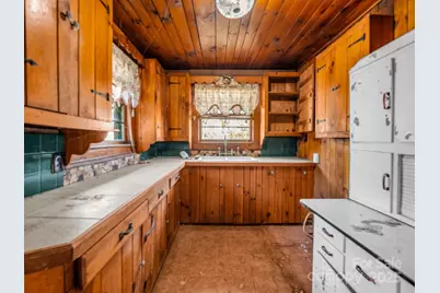 541 Broadway Street, Hendersonville, NC 28739 - Photo 19