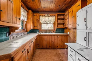 541 Broadway St, Hendersonville, NC 28739 - Photo 19