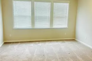 5810 Coulee Ln, Charlotte, NC 28215 - Photo 9