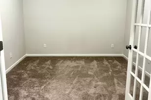 5810 Coulee Ln, Charlotte, NC 28215 - Photo 7