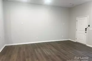 5810 Coulee Ln, Charlotte, NC 28215 - Photo 3