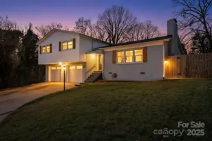 1905 10th St Pl NW, Hickory, NC 28601 - Photo 1