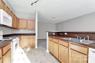 2138 Winthrop Chase Dr, Charlotte, NC 28212 - Photo 17