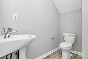 2138 Winthrop Chase Dr, Charlotte, NC 28212 - Photo 5