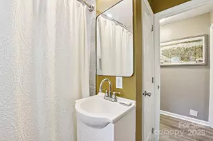 162 N Smallwood Pl, Charlotte, NC 28216 - Photo 15