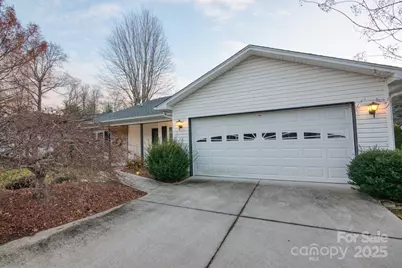 532 Woodfield Lane, Hendersonville, NC 28791 - Photo 5