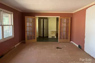 1050 Indian Hill Rd, Hendersonville, NC 28791 - Photo 17