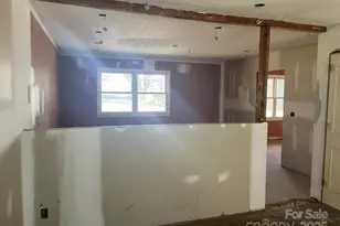 1050 Indian Hill Rd, Hendersonville, NC 28791 - Photo 9