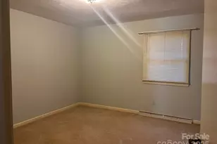 1050 Indian Hill Rd, Hendersonville, NC 28791 - Photo 15