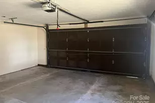 1050 Indian Hill Rd, Hendersonville, NC 28791 - Photo 19