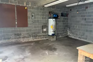 1050 Indian Hill Rd, Hendersonville, NC 28791 - Photo 13