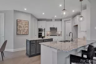 4225 Honey Locust Dr, Charlotte, NC 28215 - Photo 7