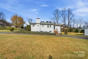 940 Meadowlane Dr NW, Lenoir, NC 28645 - Photo 3