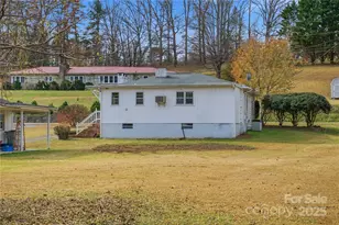 940 Meadowlane Dr NW, Lenoir, NC 28645 - Photo 9