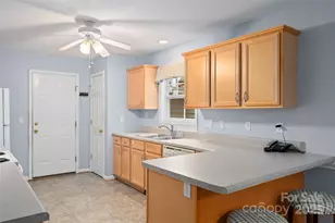 264 Charlestown Dr, Hendersonville, NC 28792 - Photo 9