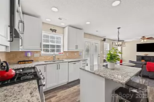 3107 Huntington Ridge Ct, Matthews, NC 28105 - Photo 9