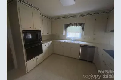 822 Westminster Circle SW, Lenoir, NC 28645 - Photo 5