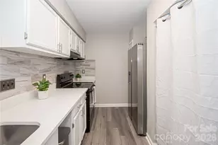 8839 Hunter Ridge Dr, Charlotte, NC 28226 - Photo 13