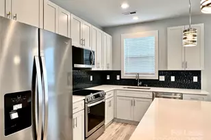 13038 John Bostar Ln, Charlotte, NC 28215 - Photo 5