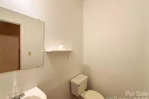 1011 21st Ave NE, Hickory, NC 28601 - Photo 25