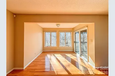 1011 21st Avenue NE, Hickory, NC 28601 - Photo 7