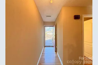 1011 21st Avenue NE, Hickory, NC 28601 - Photo 3