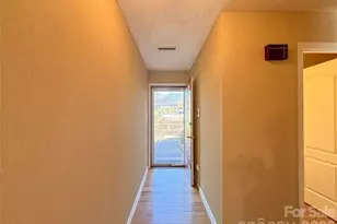 1011 21st Ave NE, Hickory, NC 28601 - Photo 3