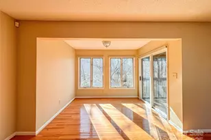 1011 21st Ave NE, Hickory, NC 28601 - Photo 7