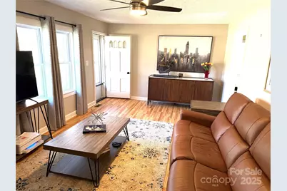 401 Bradshaw Avenue, Hendersonville, NC 28792 - Photo 9