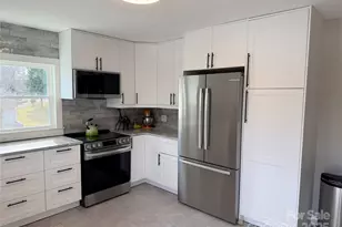 401 Bradshaw Ave, Hendersonville, NC 28792 - Photo 13